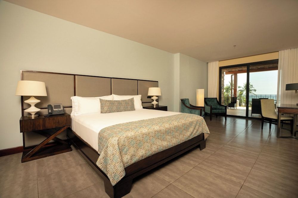 Crocs Resort & Casino Junior Suite, 1 King Bed, Ocean View