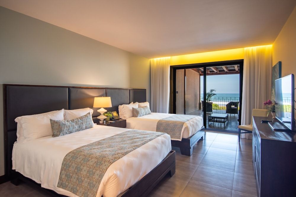 Crocs Resort & Casino Junior Suite, 2 Queen Beds, Ocean View 3