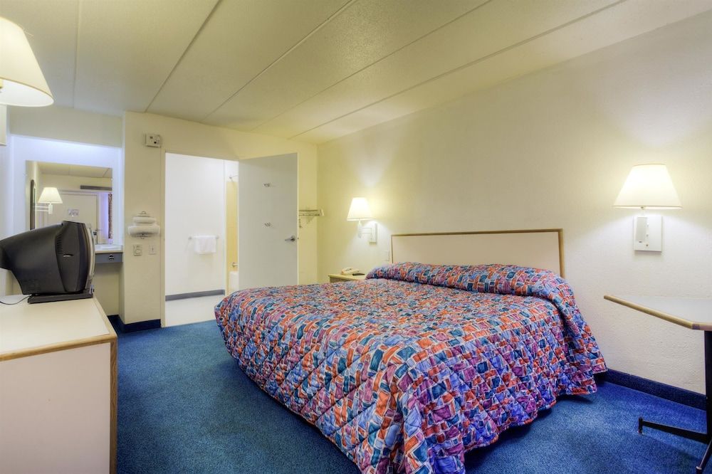Standard Room, 1 Queen Bed, Non Smoking