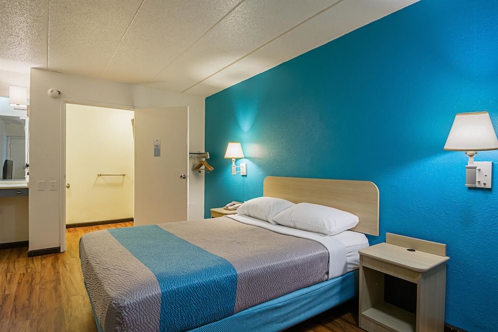 Standard Room, 1 Queen Bed, Non Smoking