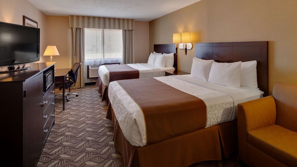 Best Western Pontiac Inn Standard Room, 2 Queen Beds, Non Smoking, Kitchenette