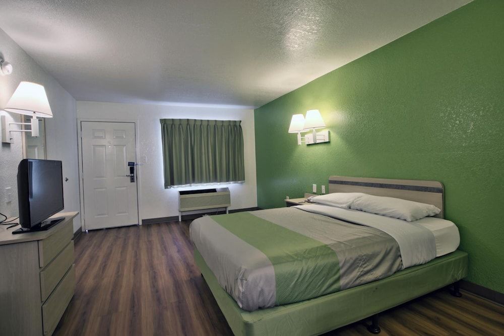 Deluxe Room, 1 Queen Bed, Accessible, Non Smoking
