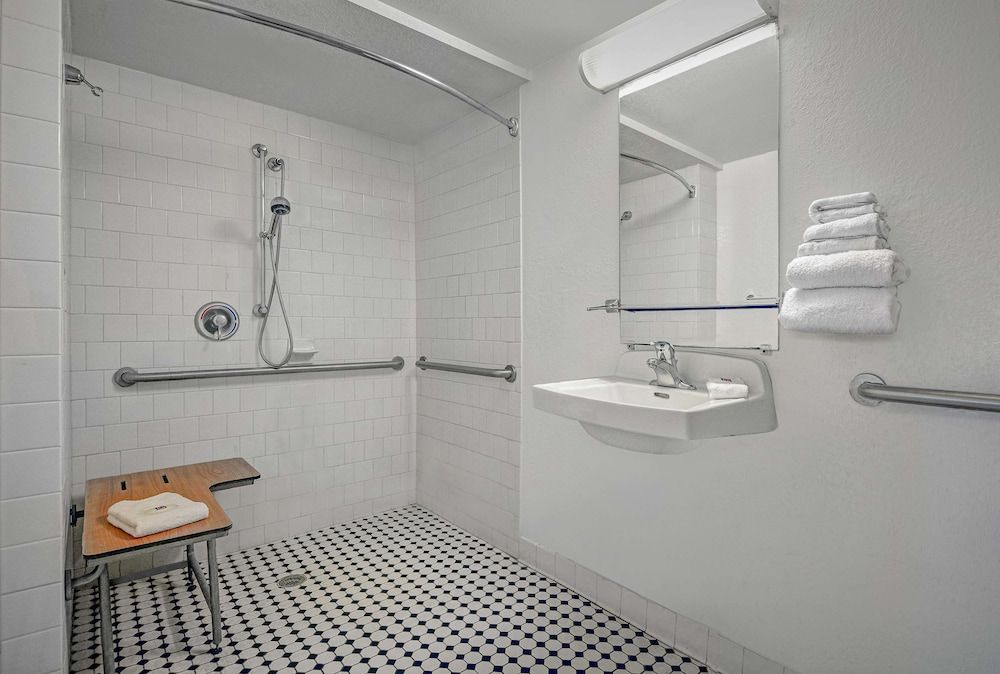 Standard Room, 2 Queen Beds, Accessible, Non Smoking