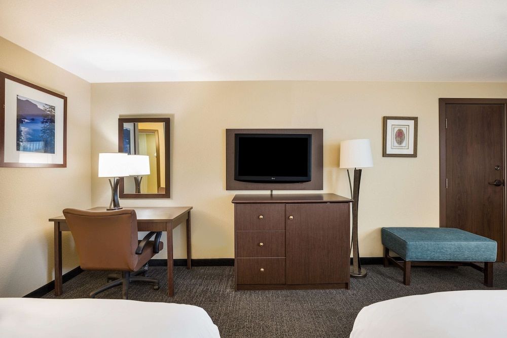 Standard Room, 2 Queen Beds, Non Smoking, Refrigerator