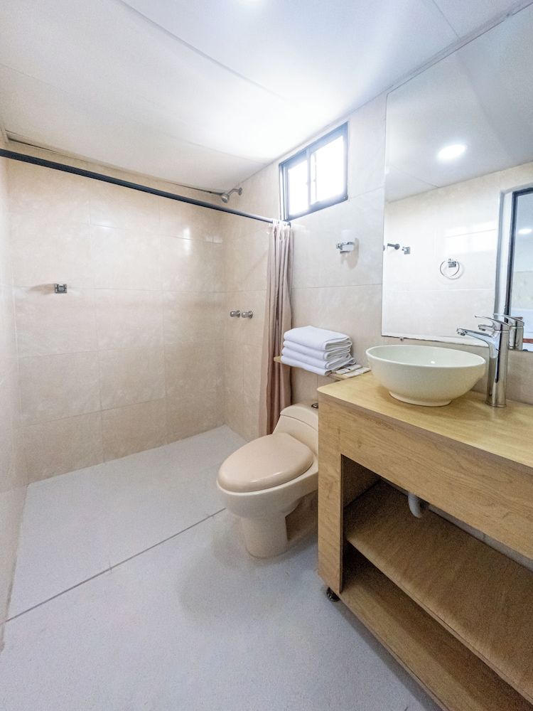 Hotel Caribe Plaza Barranquilla Deluxe Quadruple Room 5