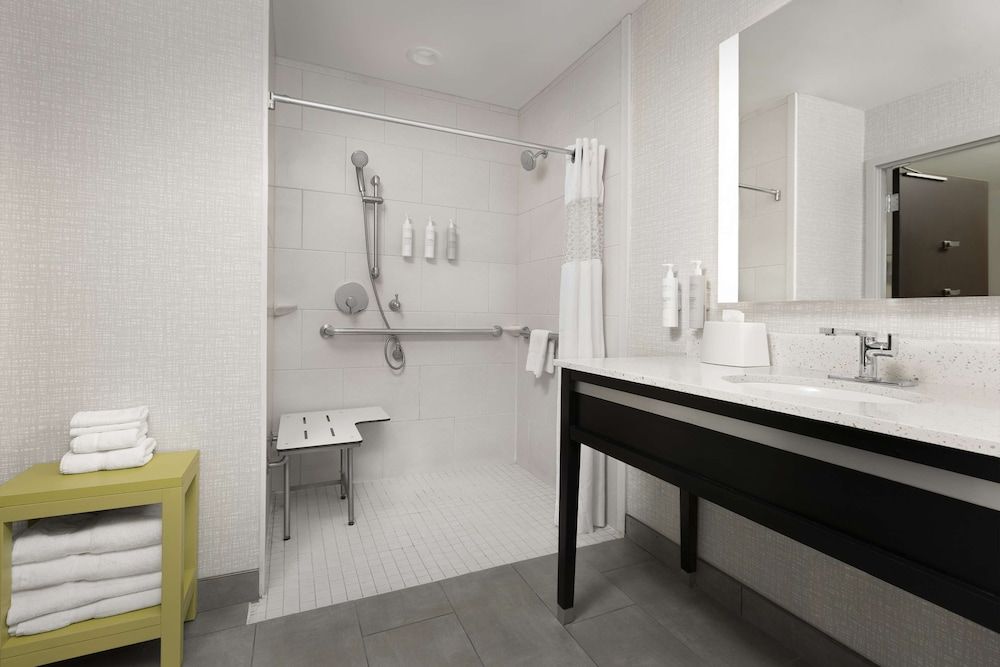 Studio, 2 Queen Beds, Accessible (Roll-In Shower)