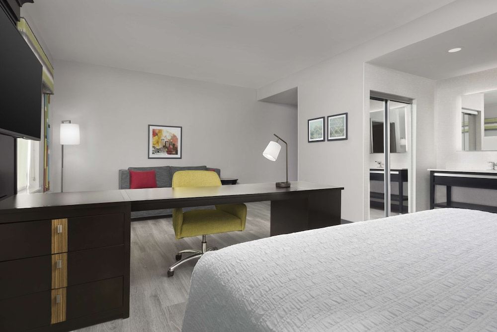 Studio, 1 King Bed, Accessible (Hearing)