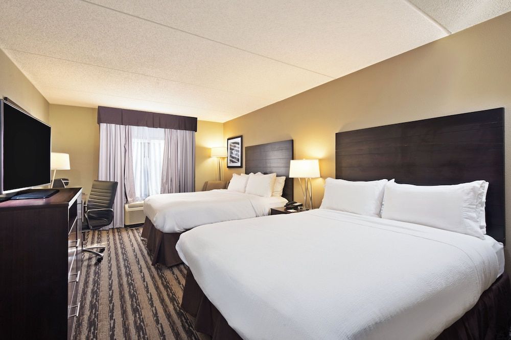 Standard Room, 2 Queen Beds, Roll-in Shower (Communications)