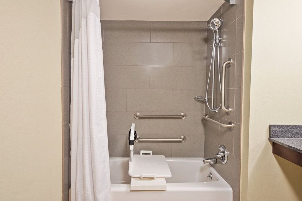 Suite, 1 Bedroom, Accessible Bathtub (Communications)