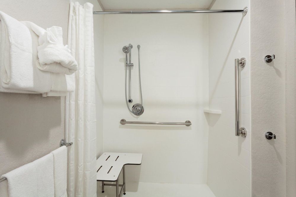 Best Western Of Clewiston Standard Room, 2 Queen Beds, Accessible, Bathtub 4