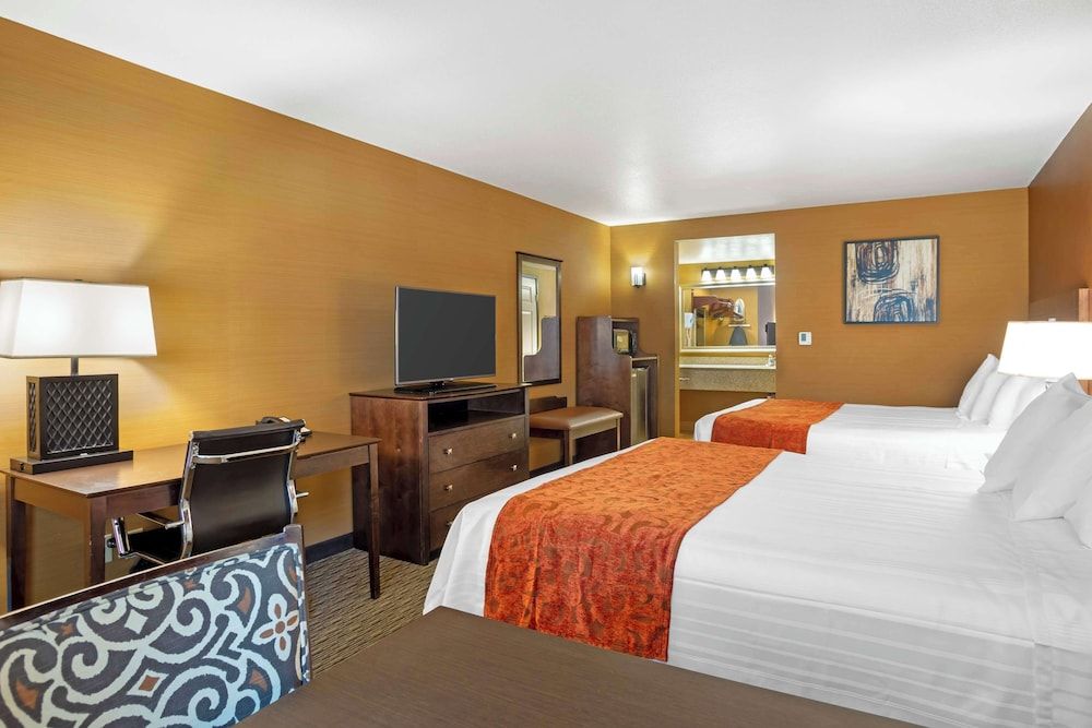 Best Western Exeter Inn & Suites Standard Room, 2 Queen Beds, Non Smoking, Refrigerator & Microwave