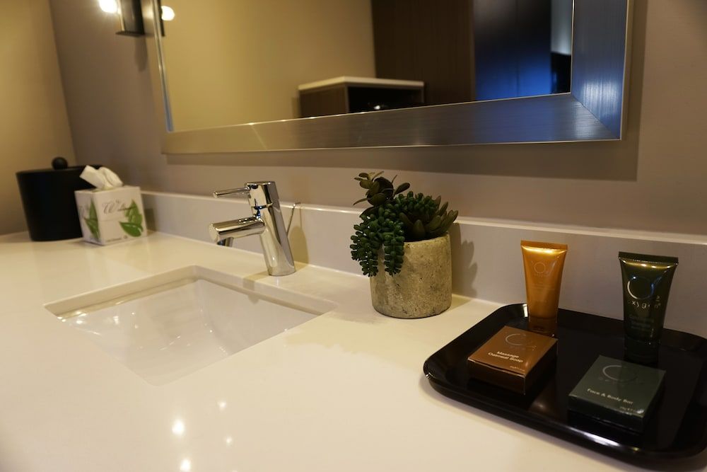 Crescent Bay Inn Deluxe Room, 1 King Bed, Ocean View 7