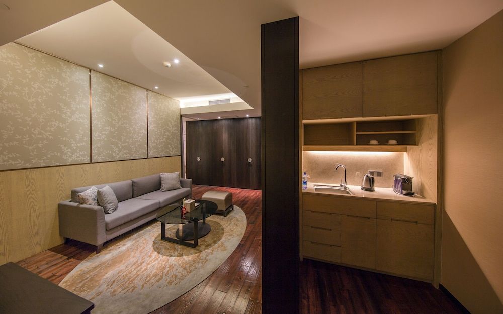 Maison New Century Hotel Dongguan Business Suite 2