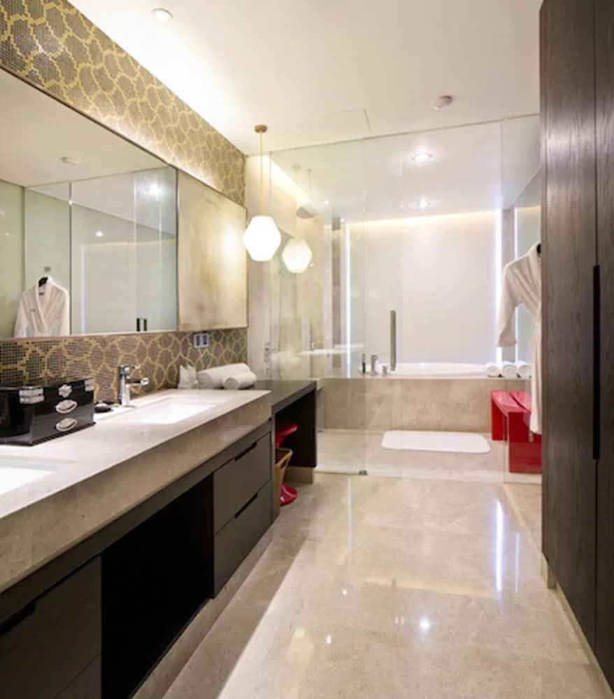 Maison New Century Hotel Dongguan Business Suite 6