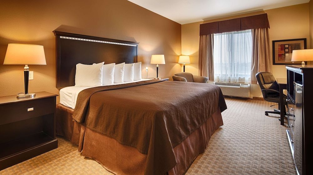 Best Western Lamesa Inn & Suites Standard Room, 1 King Bed, Refrigerator & Microwave, View 3