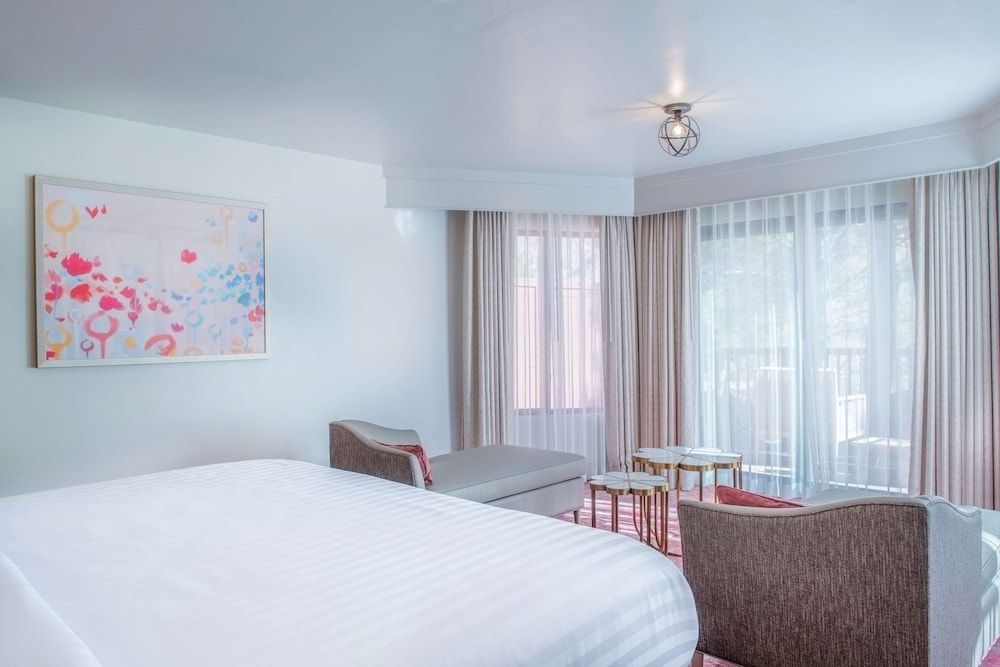 Grand Suite, 1 King Bed (Riverside)