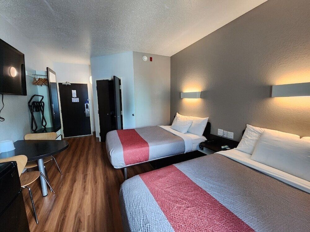 Motel 6 Biloxi, MS - Beach Standard Room, 2 Double Beds, Accessible, Non Smoking 4