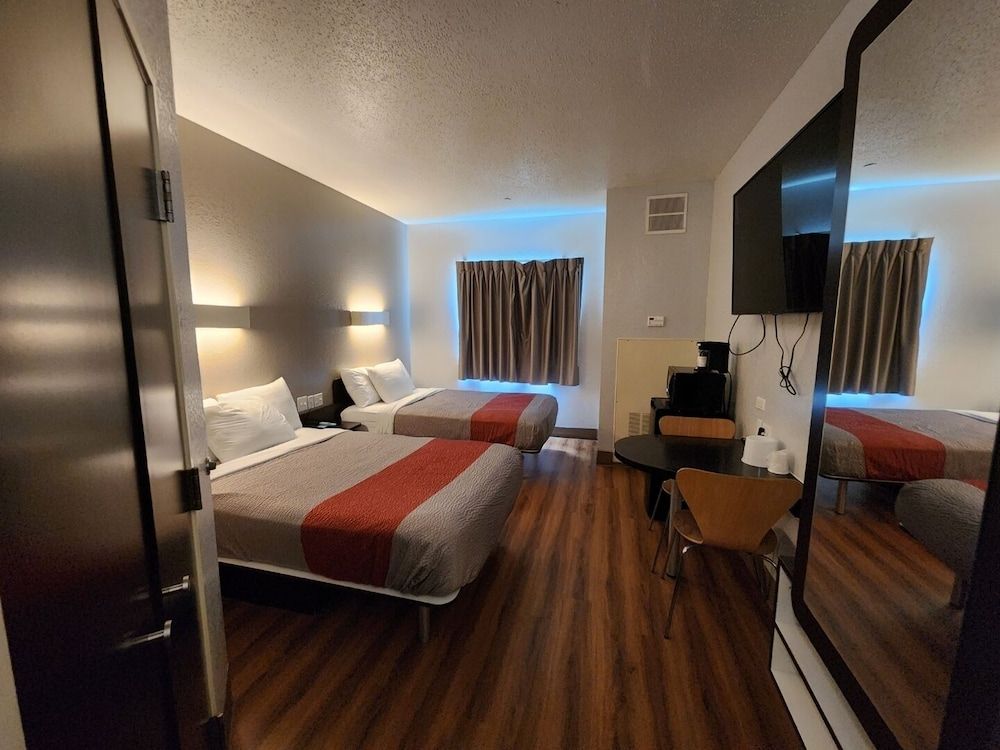 Motel 6 Biloxi, MS - Beach Standard Room, 2 Double Beds, Non Smoking, Kitchenette 3