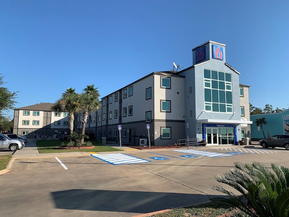 Motel 6 Biloxi, MS - Beach