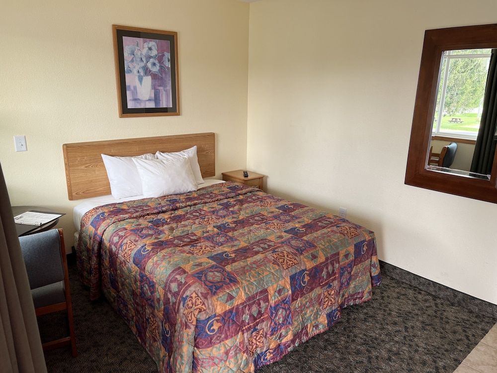 Standard Single Room, 1 Queen Bed