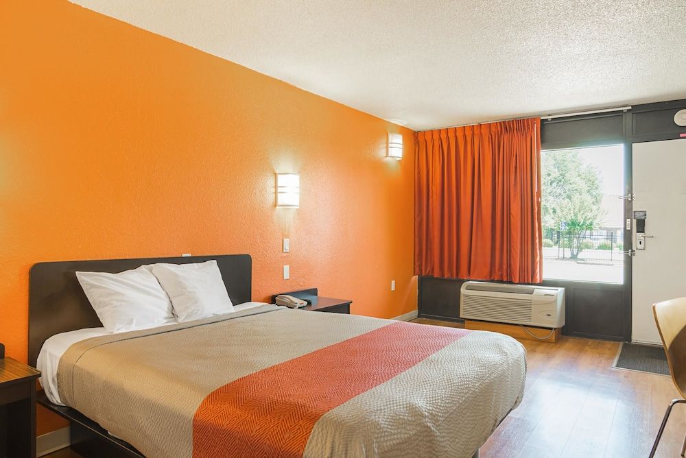 Deluxe Room, 1 King Bed, Non Smoking, Refrigerator & Microwave