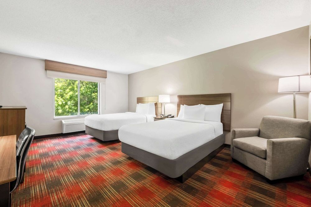 Best Western Dartmouth-New Bedford Standard Room, 2 Double Beds, Non Smoking, Refrigerator & Microwave (Larger Room) 2