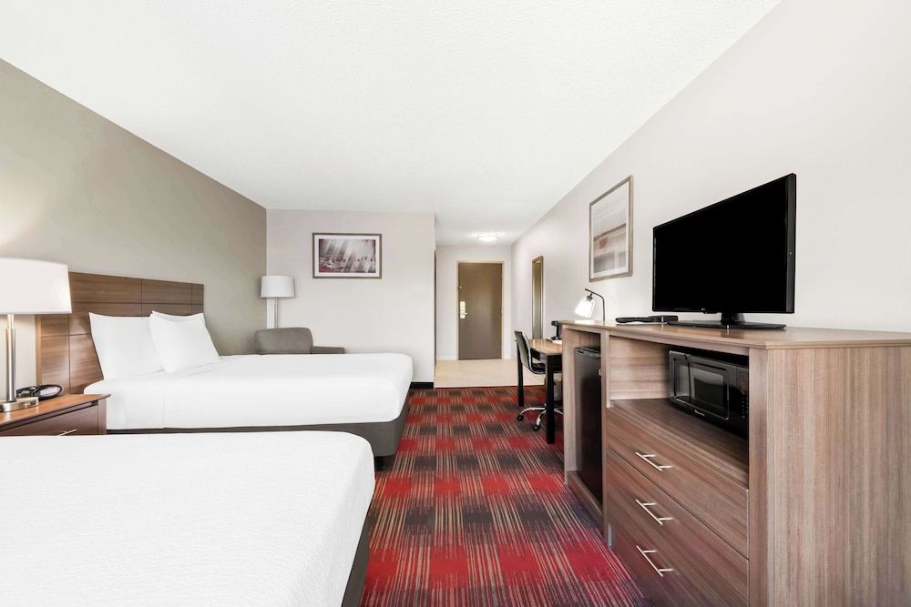 Best Western Dartmouth-New Bedford Standard Room, 2 Double Beds, Non Smoking, Refrigerator & Microwave (Larger Room)