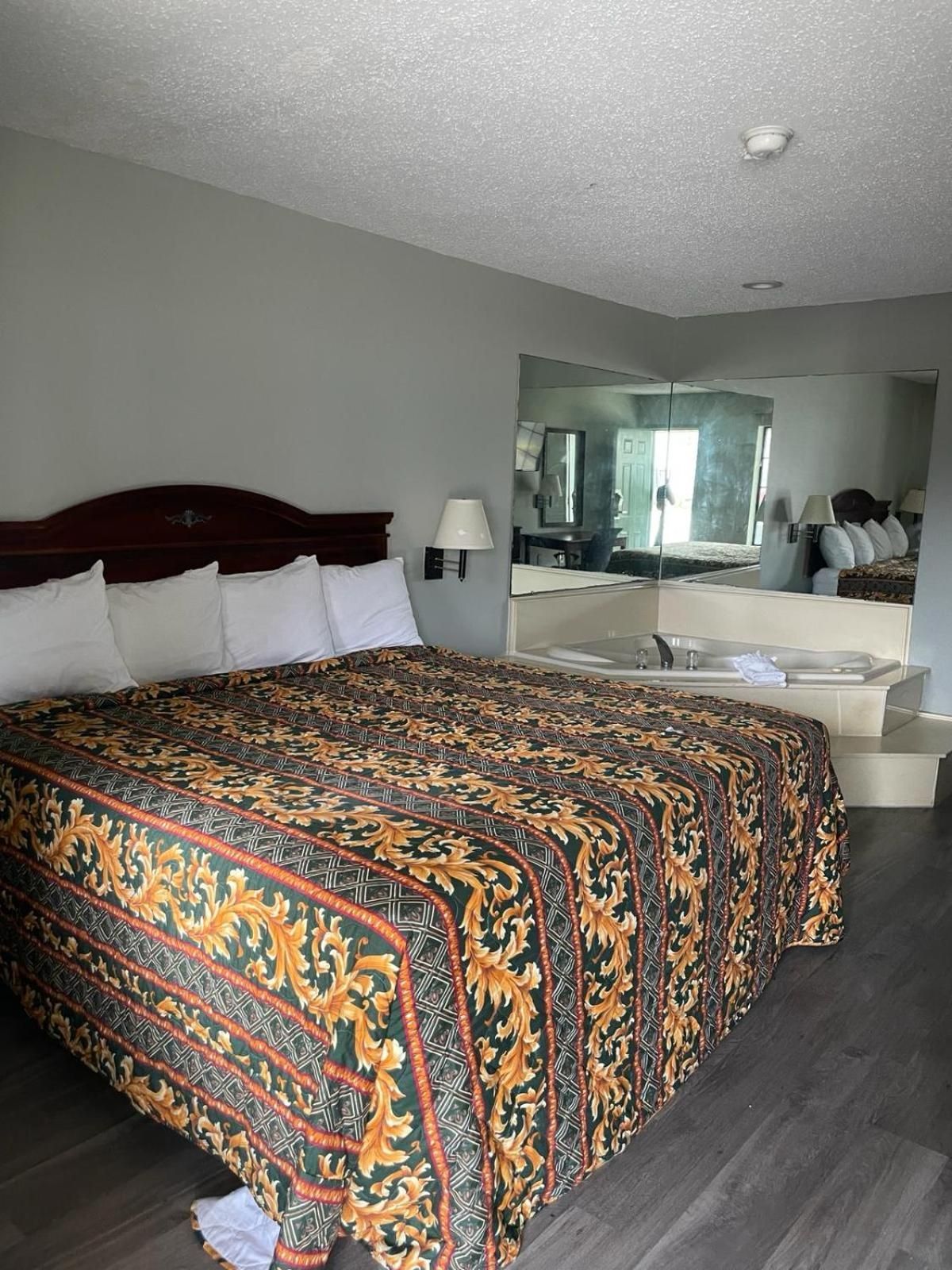 King Suite with Spa Bath