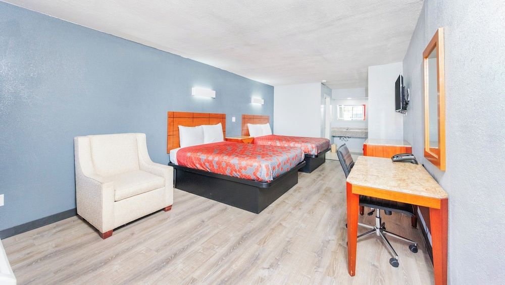 Executive Inn of Hondo Room, 2 Queen Beds, Smoking, Refrigerator 4