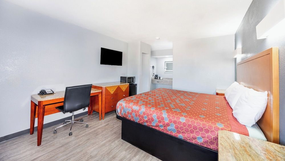 Executive Inn of Hondo Standard Room, 1 King Bed, Non Smoking (room layout subject to availability)