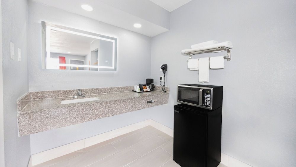 Executive Inn of Hondo Room, 2 Queen Beds, Smoking, Refrigerator 5