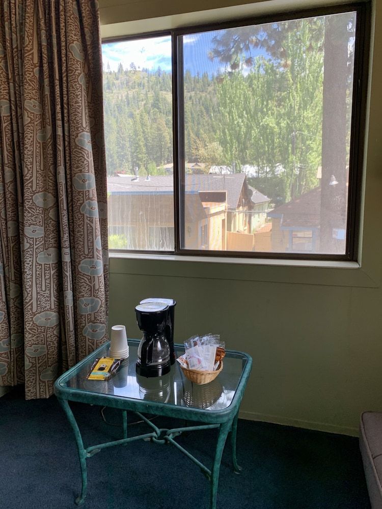 Stevenson's Inn Standard Room, 2 Double Beds 8