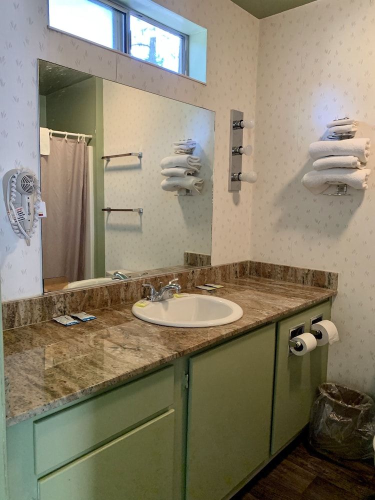 Stevenson's Inn Standard Room, 1 Queen Bed 3