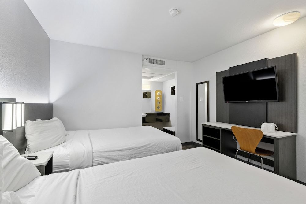 Motel 6 Oceanside, CA Deluxe Room, 2 Double Beds, Non Smoking, Refrigerator 5