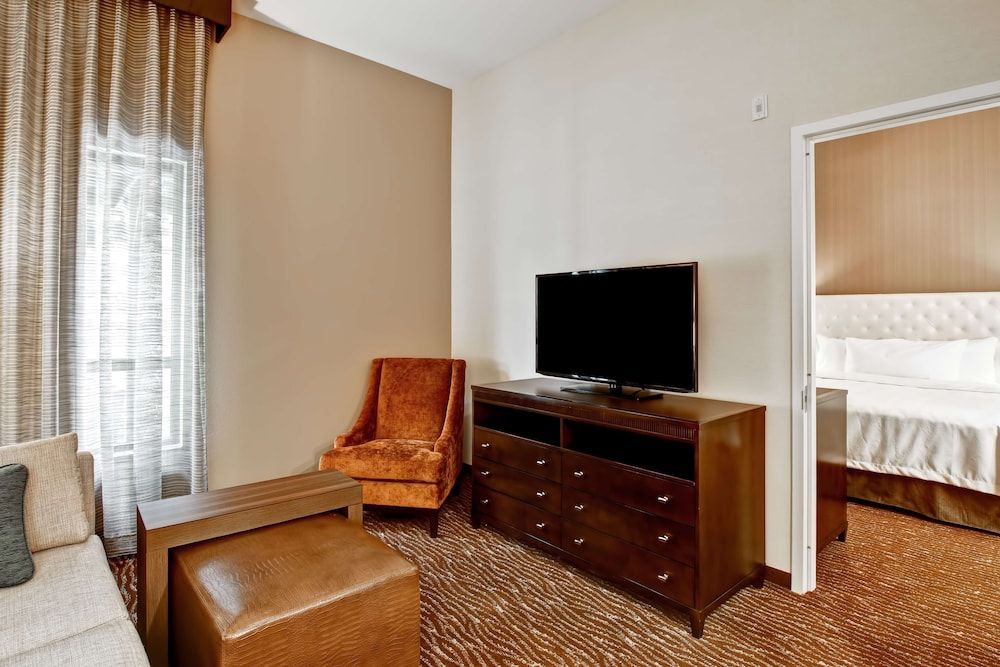 Suite, 1 King Bed, Accessible, Bathtub (Mobility & Hearing)