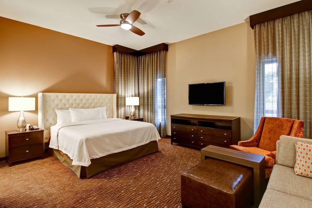 Studio, 1 King Bed, Accessible (Mobility & Hearing, Roll-in Shower)