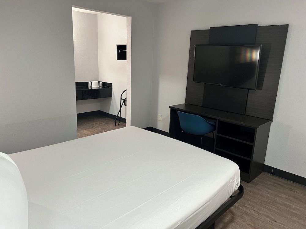 Standard Room, 1 Queen Bed, Accessible, Non Smoking