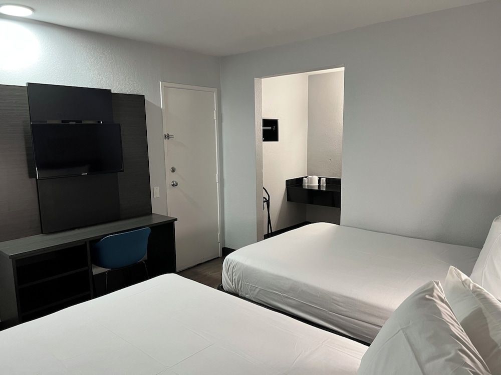 Deluxe Room, 2 Double Beds, Non Smoking, Refrigerator & Microwave