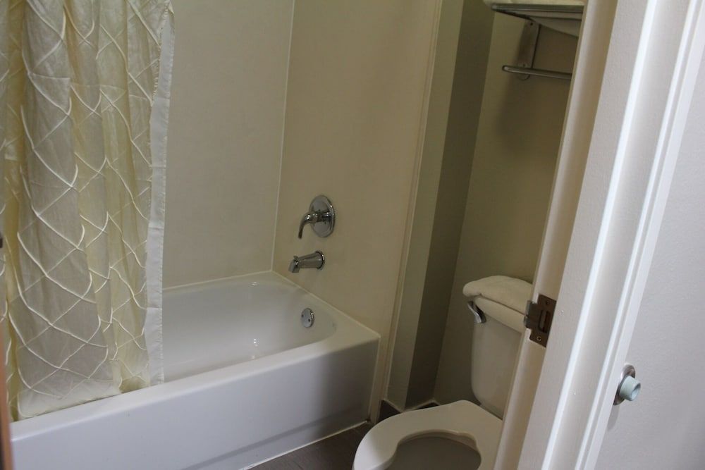 Homegate Inn and Suites Double Room 4