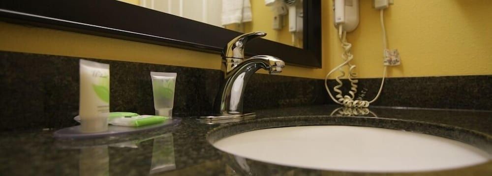 Homegate Inn and Suites Double Room 5