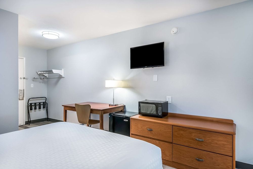 Americas Best Value Inn East Peoria Room, 1 Queen Bed, Non Smoking 2