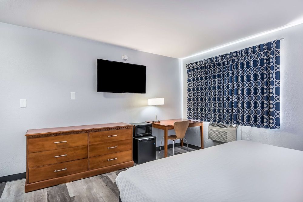 Americas Best Value Inn East Peoria Room, 1 King Bed, Non Smoking 2