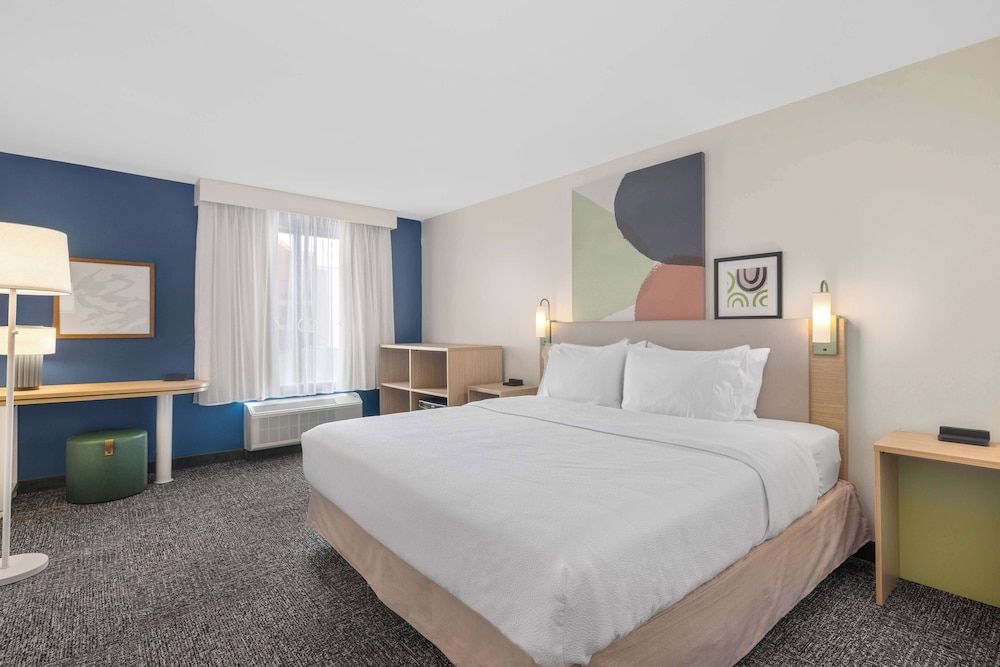Room, 1 King Bed, Accessible, Bathtub (Mobility, Hearing, Roll-In Shower)