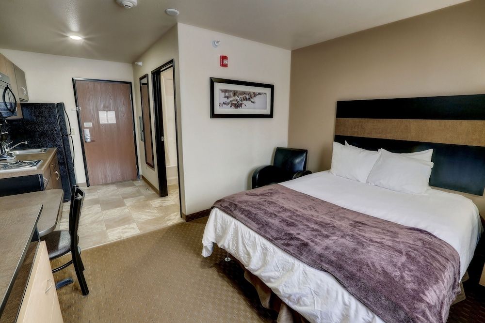 Standard Room, 1 Queen Bed, Accessible, Kitchen