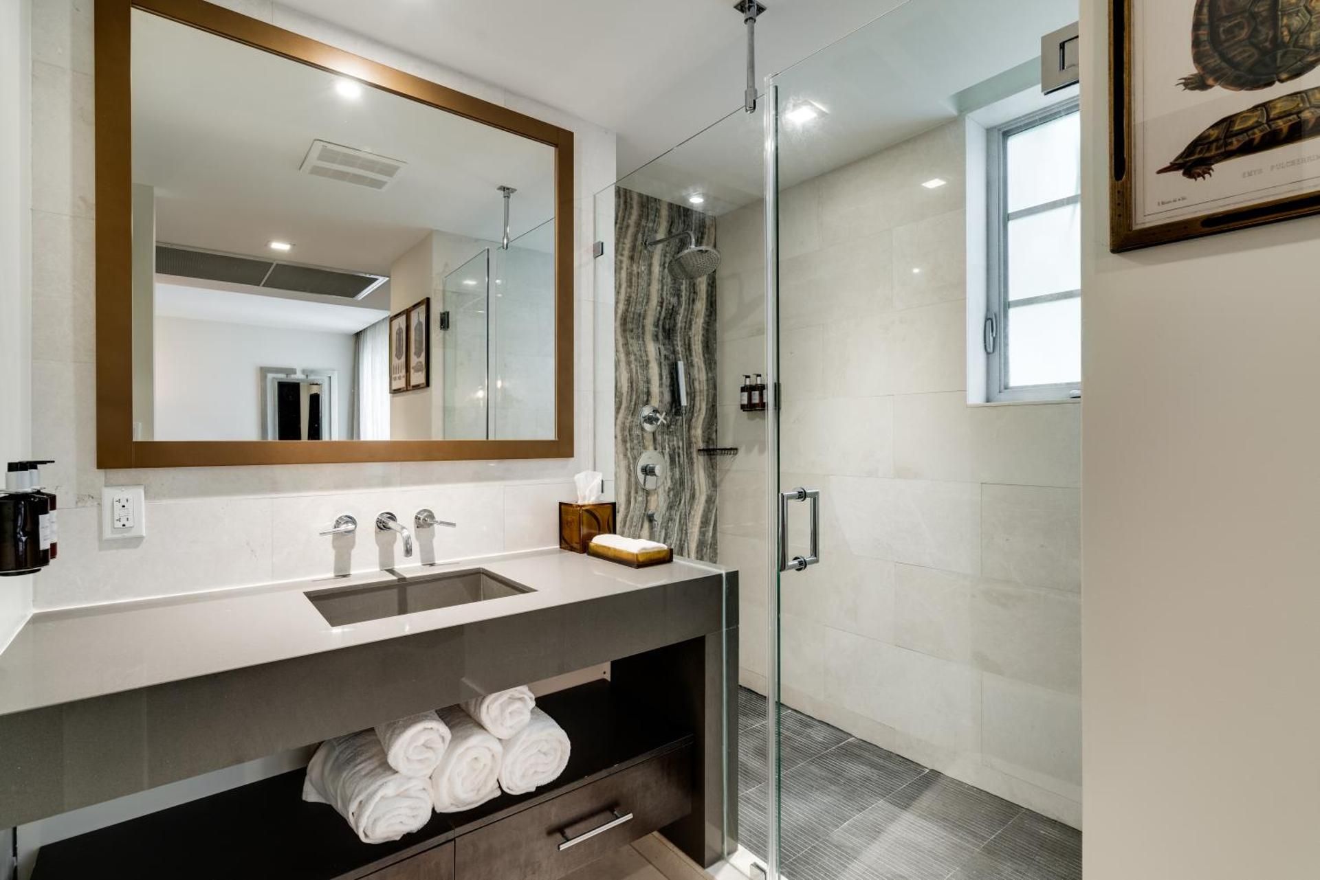 Premium Queen Single Use