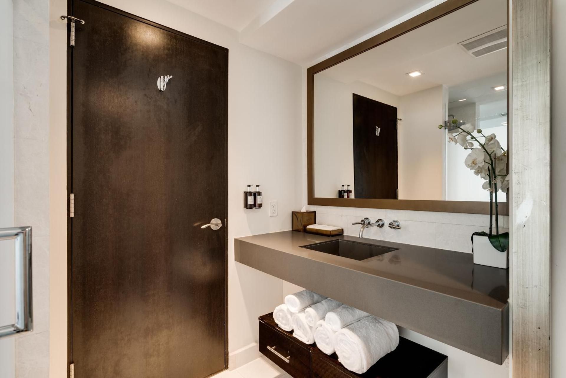 Side Ocean View with Balcony Double Queen Single Use