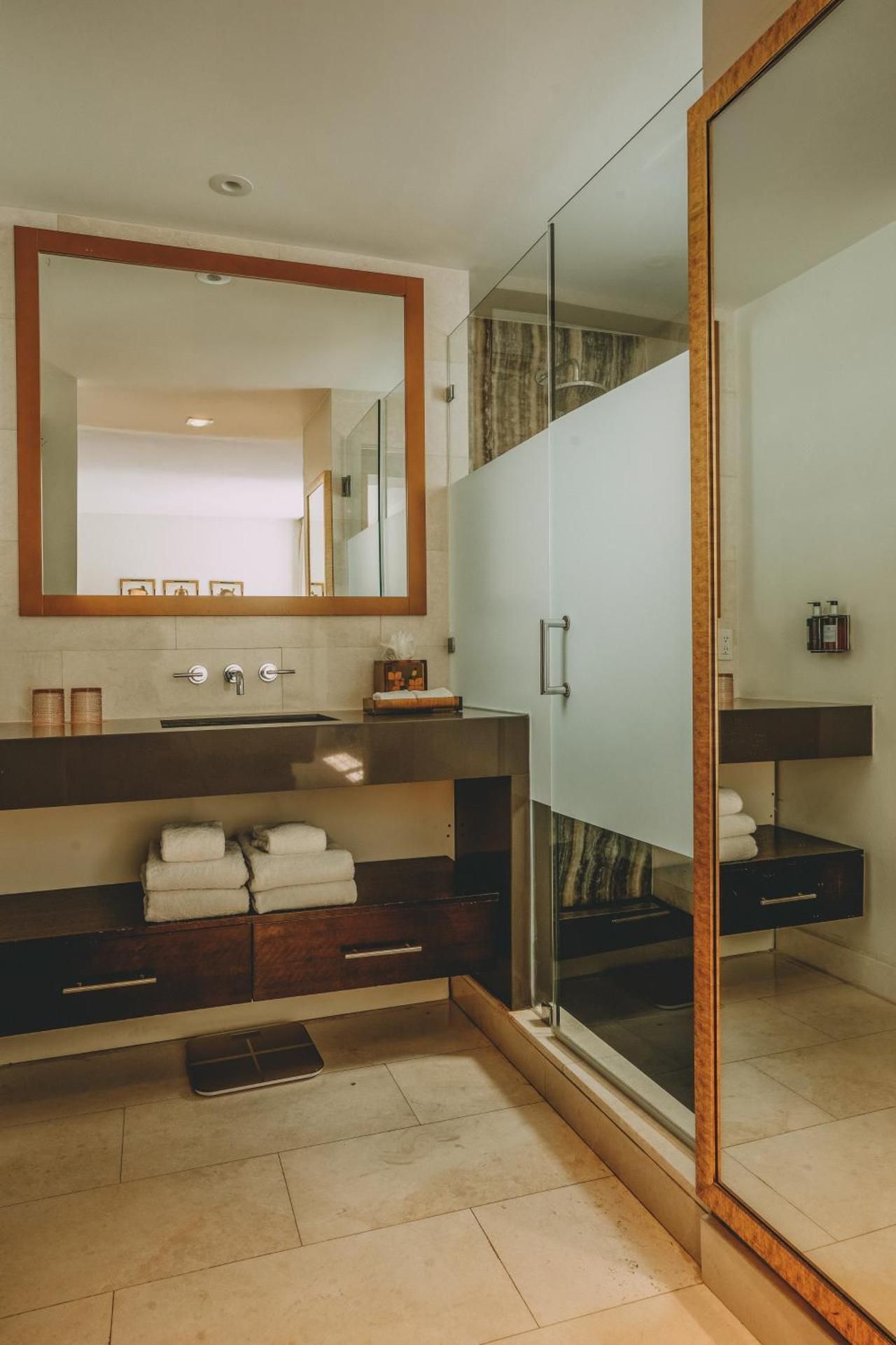 Panoramic Side Ocean View with Balcony King