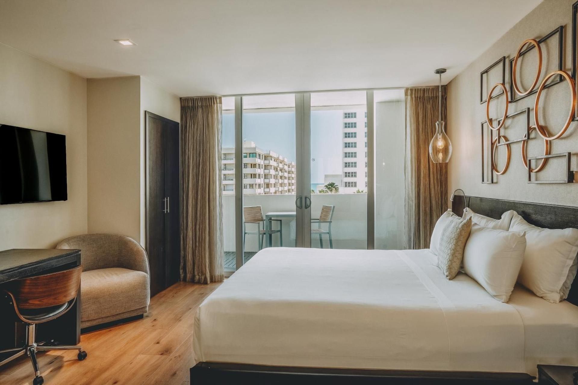 Panoramic Side Ocean View with Balcony King