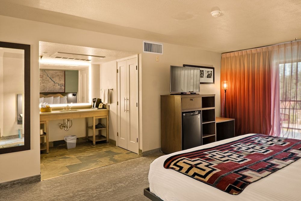 Deluxe Room, 1 King Bed (Trailhead)