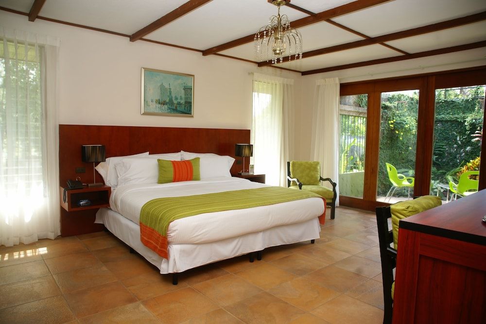 Deluxe Double Room (1 Queen)